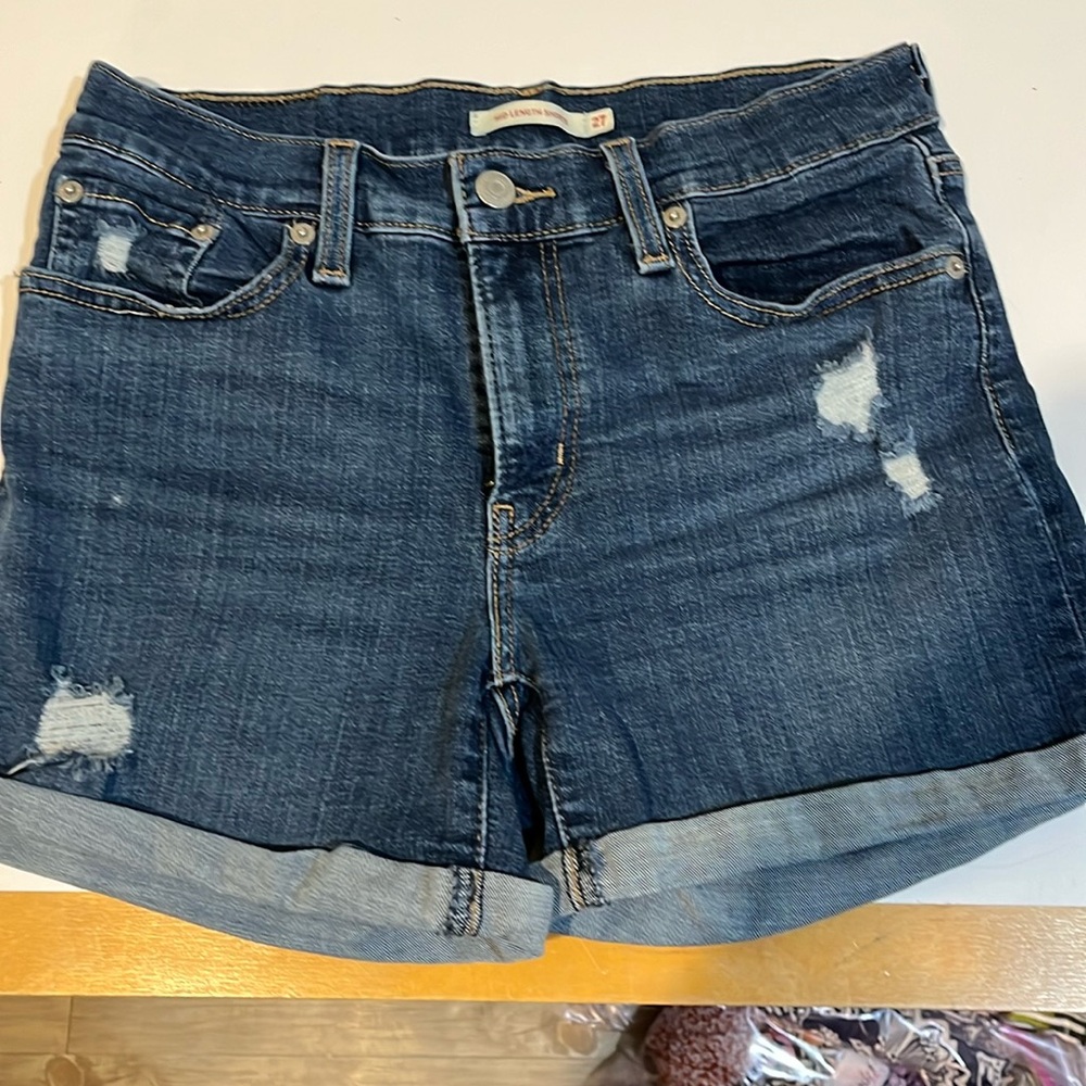 Levi’s mid length shorts, size 27